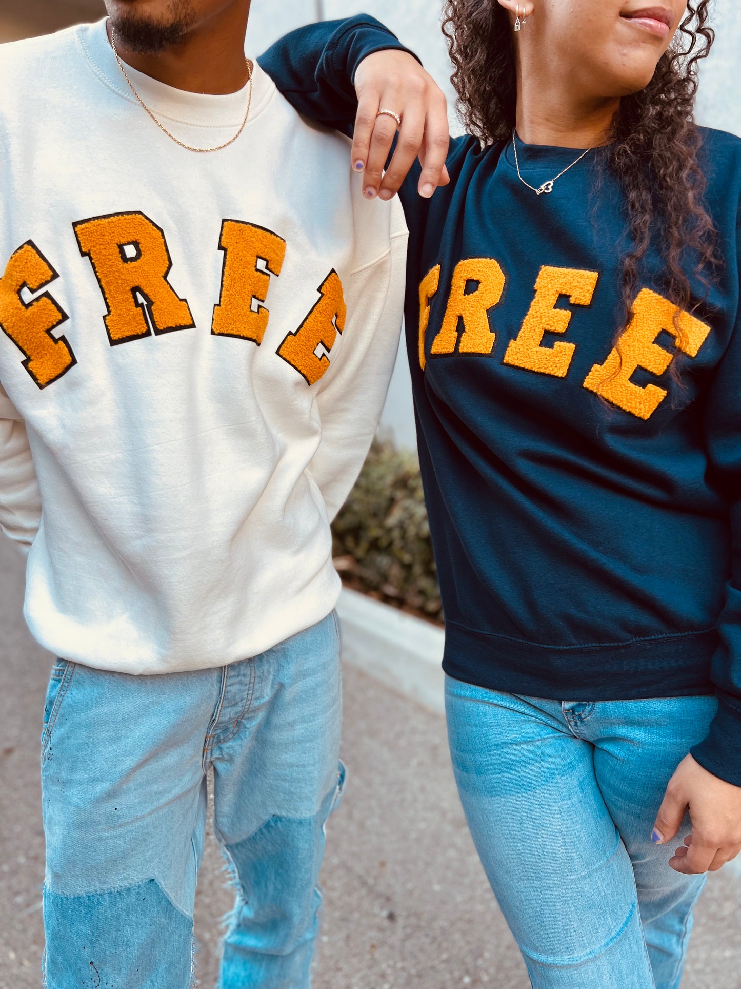 FREE UNIVERSITY CREW NECK
